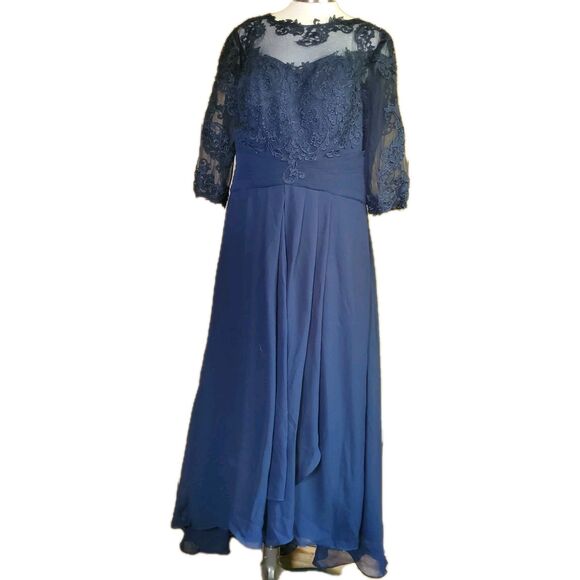 Gown Gallery Bridal & Formal Wear Dress Size 16W NWT